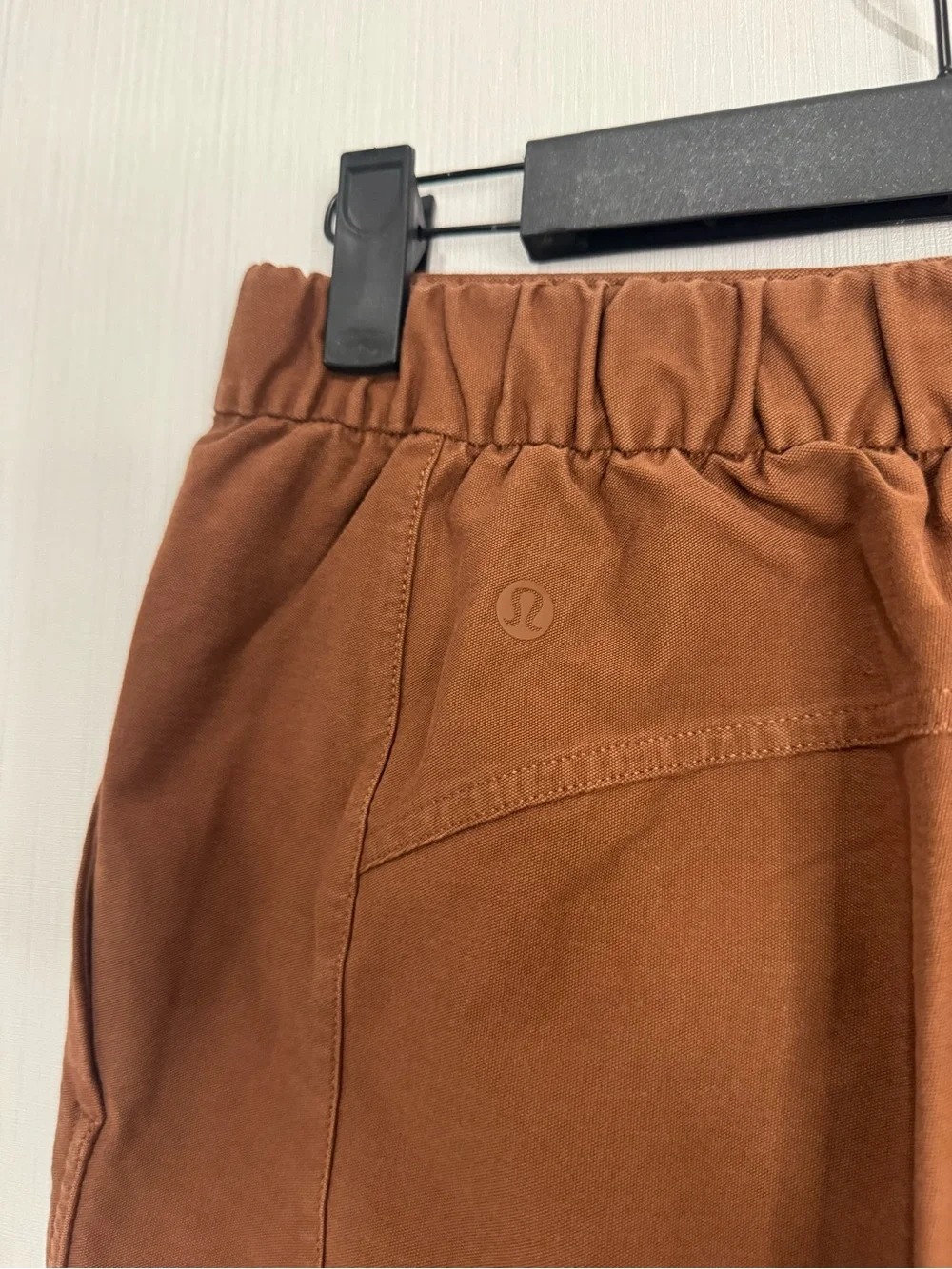 LULULEMON Light Utilitech Cargo Pocket High-Rise Pants. 25. Rust. Brown.